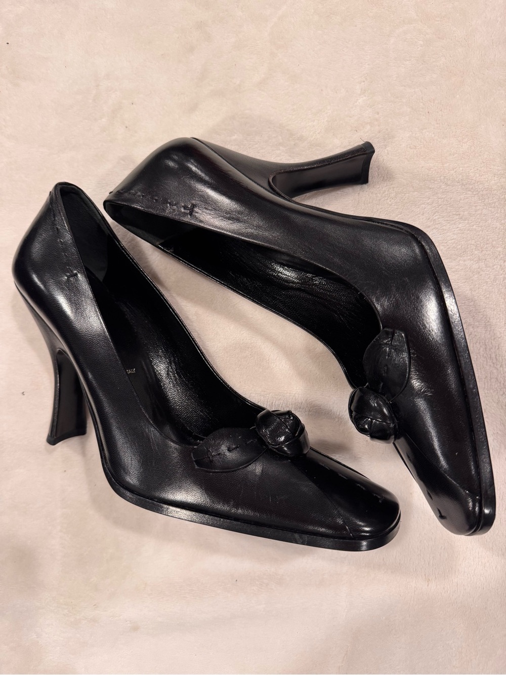 Classic New Black Leather Prada Pumps with Decorative flower Knot size 41